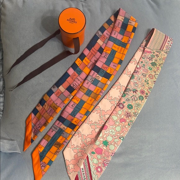 Hermes Accessories - Hermès Orange Gift Box with Hermes Multicolor twilly